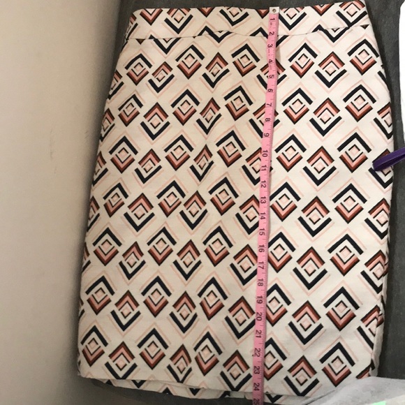 Ann Taylor Pencil Skirt - NWOT - Picture 6 of 6